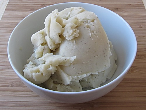 Creamy Garlic Mashed Potatoes - bakedbyrachel.com